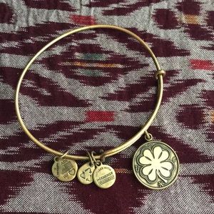 Alex and Ani 4 Leaf Clover bracelet